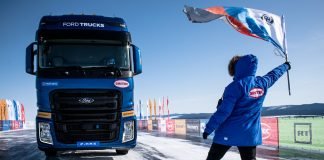 Ödüllü F-MAX, Donmuş Baykal Gölü Üstünde Hız Rekoru Kırdı