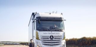Mercedes-Benz Kamyonlarda Sunulan İlkler Sayesinde Yollar Daha Güvenli