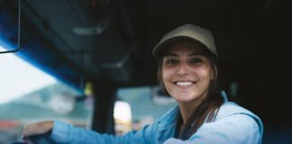 TET Global Lojistik, kadın kamyon şoförlerini destekliyor
